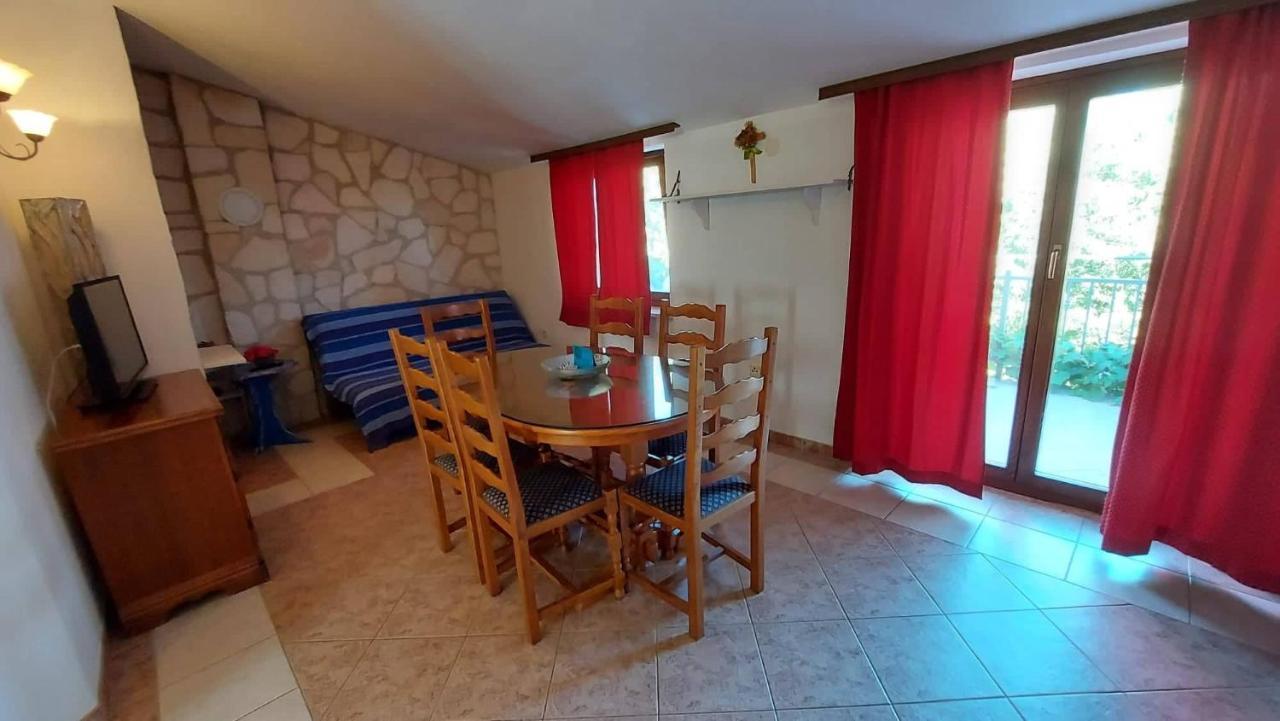 Apartments Coki Funtana Exterior photo