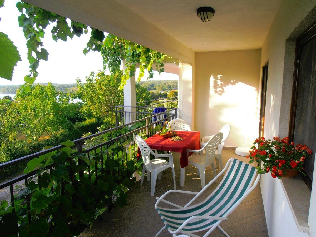 Apartments Coki Funtana Exterior photo