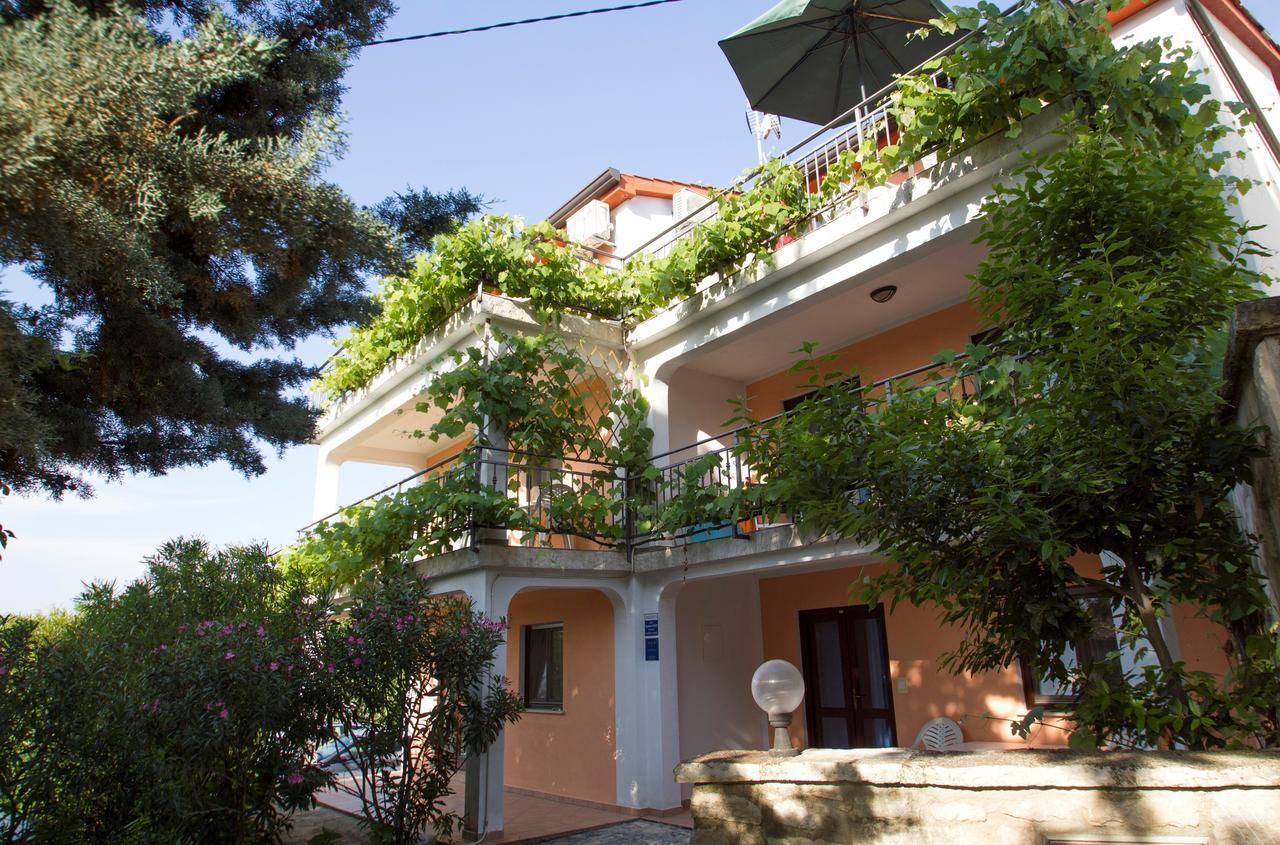 Apartments Coki Funtana Exterior photo